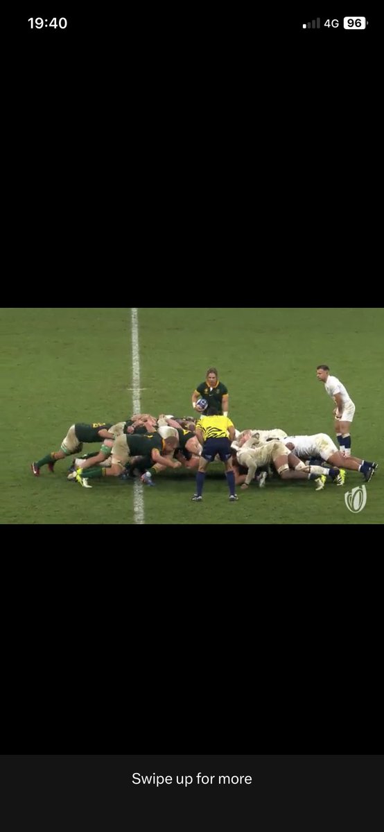 For the record here’s a still shot before the ball comes in, Ben got this spot on with Genge’s knee on the ground, penalty every time. The reason for the penalty is that this knee on the ground gives the L-head a big advantage on height, hence not legal. <a href="/rugbyworldcup/">Rugby World Cup</a>