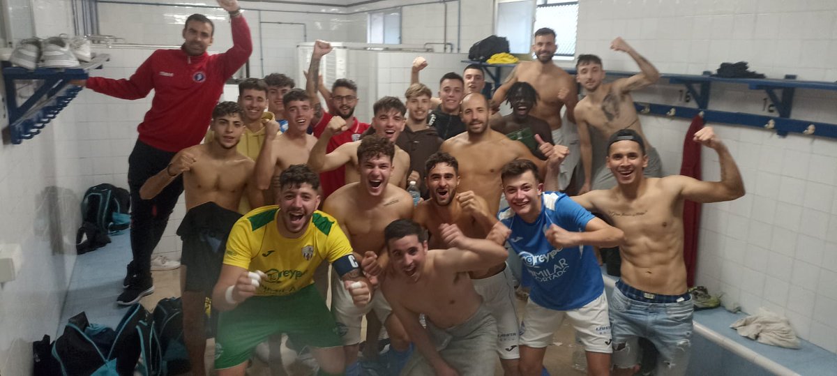 sanjaviercf's tweet photo. 📸 Así se celebran los primeros puntos de la temporada 💙🤍 https://t.co/1Hyz8NkLmc