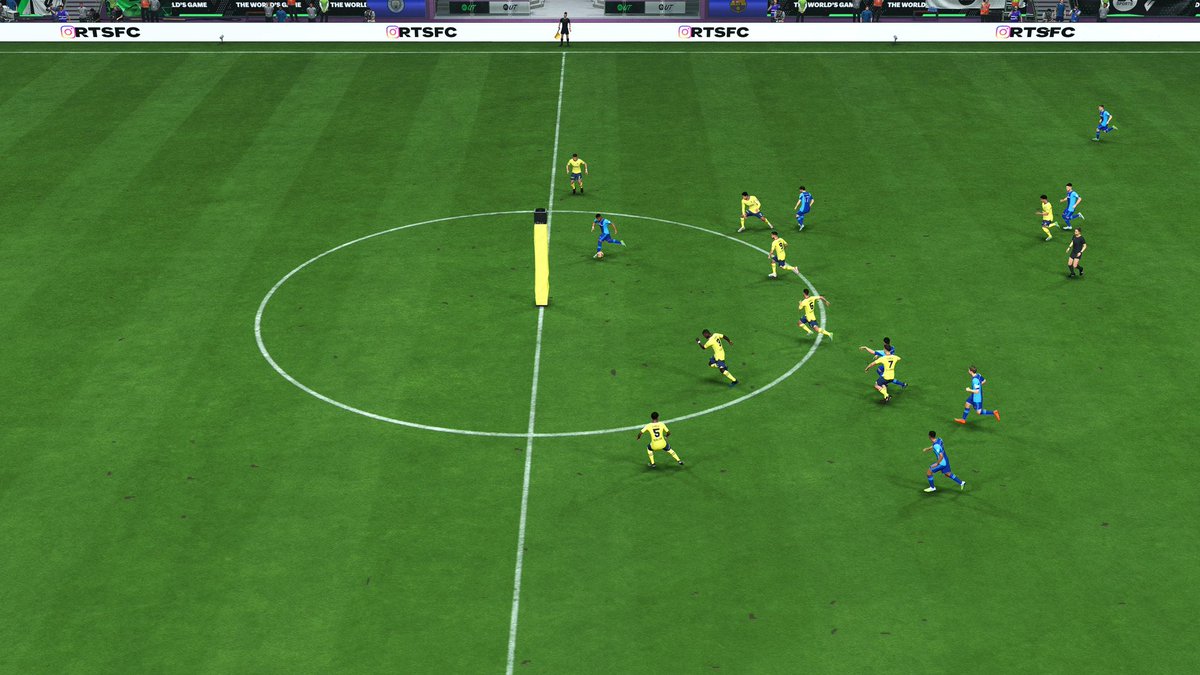 anthony__Lynch's tweet photo. @MattHDGamer newest glitch in @EASPORTSFC ? https://t.co/IV5QNvK7B8