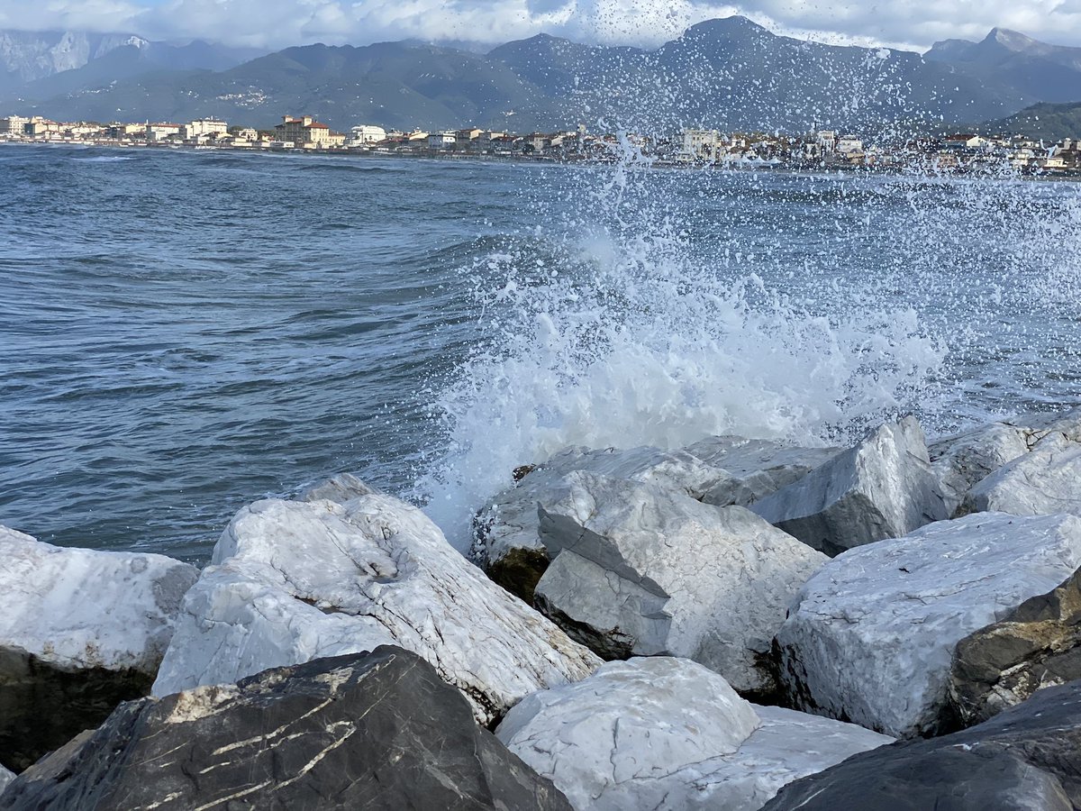 CalloriFabio's tweet photo. Ops !!! #viareggio #sole #schizzi #ottobre2023 https://t.co/0V3y7k6tbI