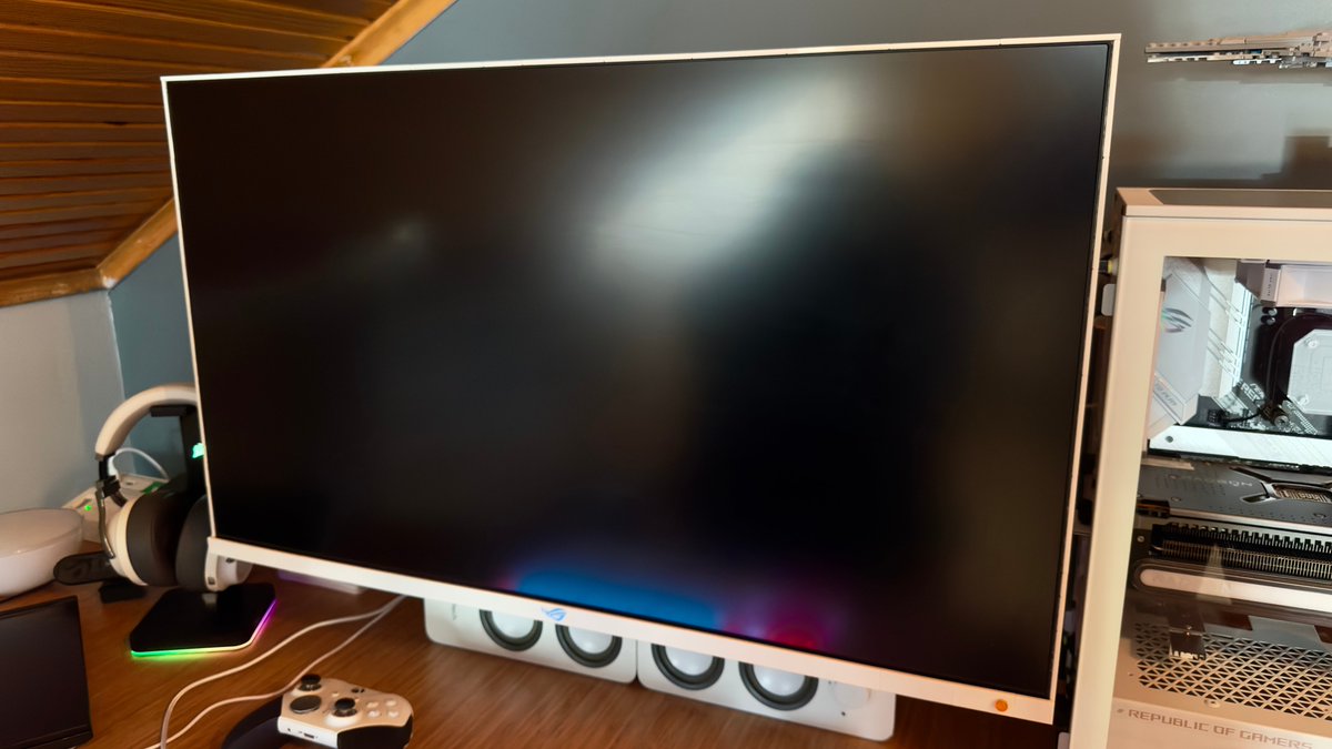 My black #dell monitor, 
With #lego pieces in white,
With the help of #3m tapes,
I turned it into a white #asusrog monitor. 🔥😉👍