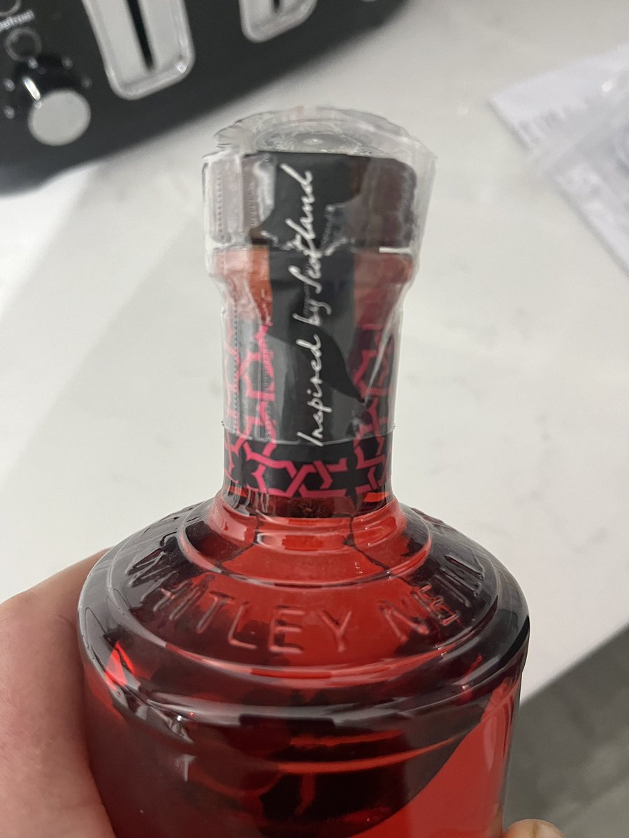 Simon_moorehaha's tweet photo. @AsdaServiceTeam had this delivered today as a gift for a friend. Went to wrap it &amp; it’s been opened. Tried to put through a refund but you rejected it. Why? Happy for you to send someone to collect it. https://t.co/qXZrXQhaTk