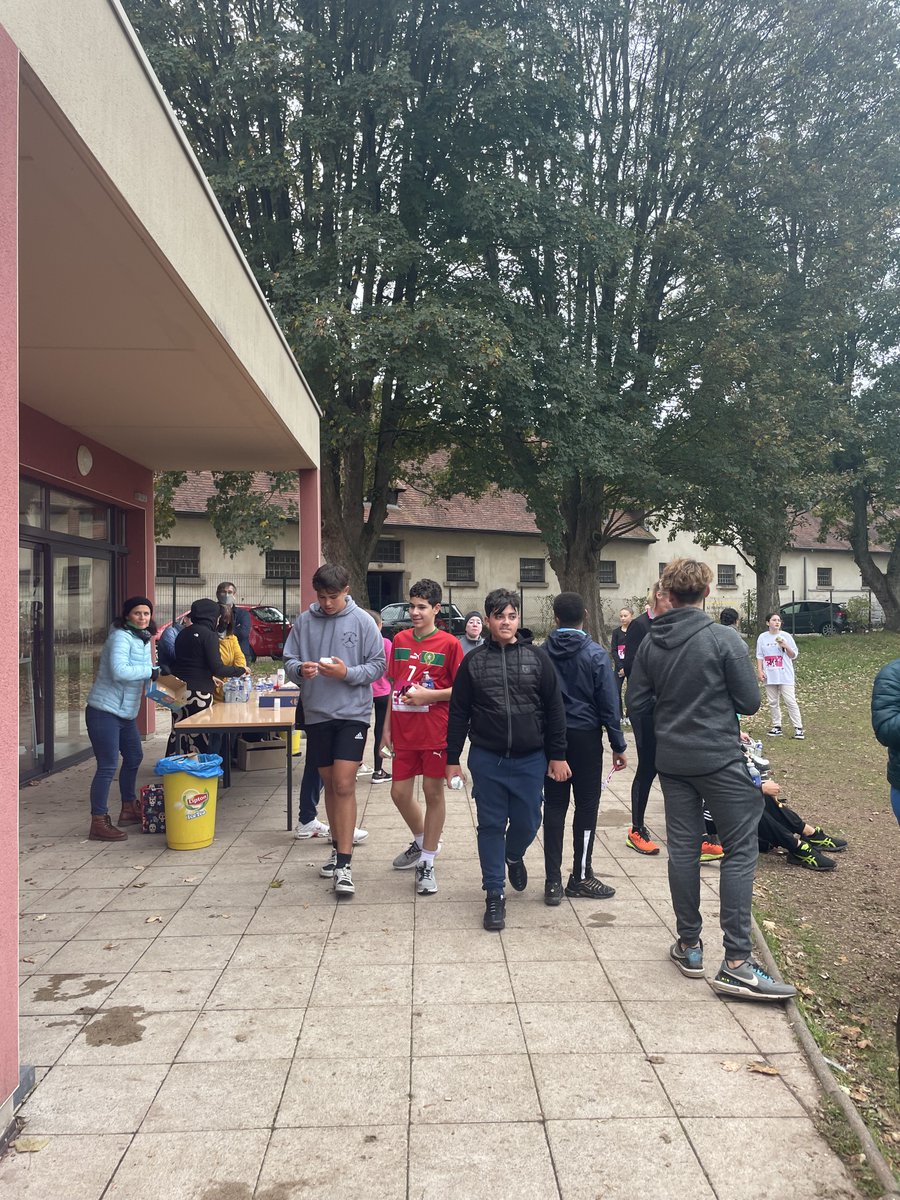 350 collégiens courent contre les leucodystrophies <a href="/ELAOfficielle/">Association ELA</a> <a href="/Dsden57/">DSDEN de la Moselle</a> <a href="/LeRL_SaintAvold/">Le Républicain Lorrain Saint-Avold</a> <a href="/rinoldo2/">Josée Mandrier</a>