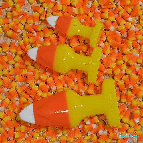 so is anyone making content with the Candy Corn buttplug this year? https://t.co/53vin9z72D