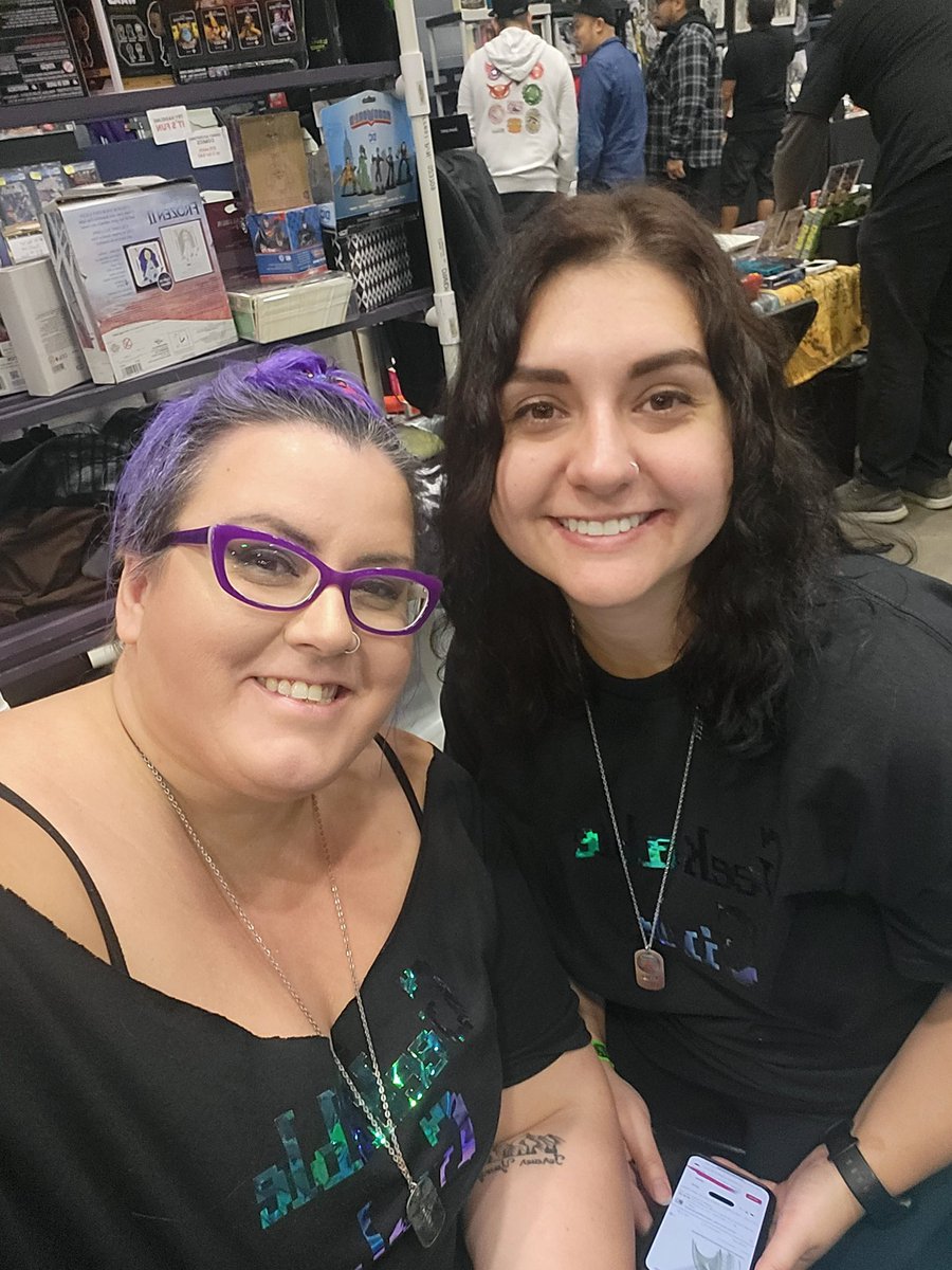 Geekablegirls's tweet photo. We are here at the Vancouver Toy and Comic Show.
Day 2 getting ready to go!!!!!
Come say hi, show that you've liked this post and get a free scrunchie!!! https://t.co/cG5c1g8ZYD