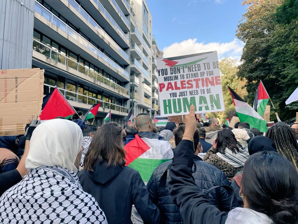 ClareDalyIRL's tweet photo. From Milano to Brussels...the citizens of Europe #Stand With Palestine...millions have spoken this weekend... Ceasefire now! No Justice - No Peace... https://t.co/OknID5ylui