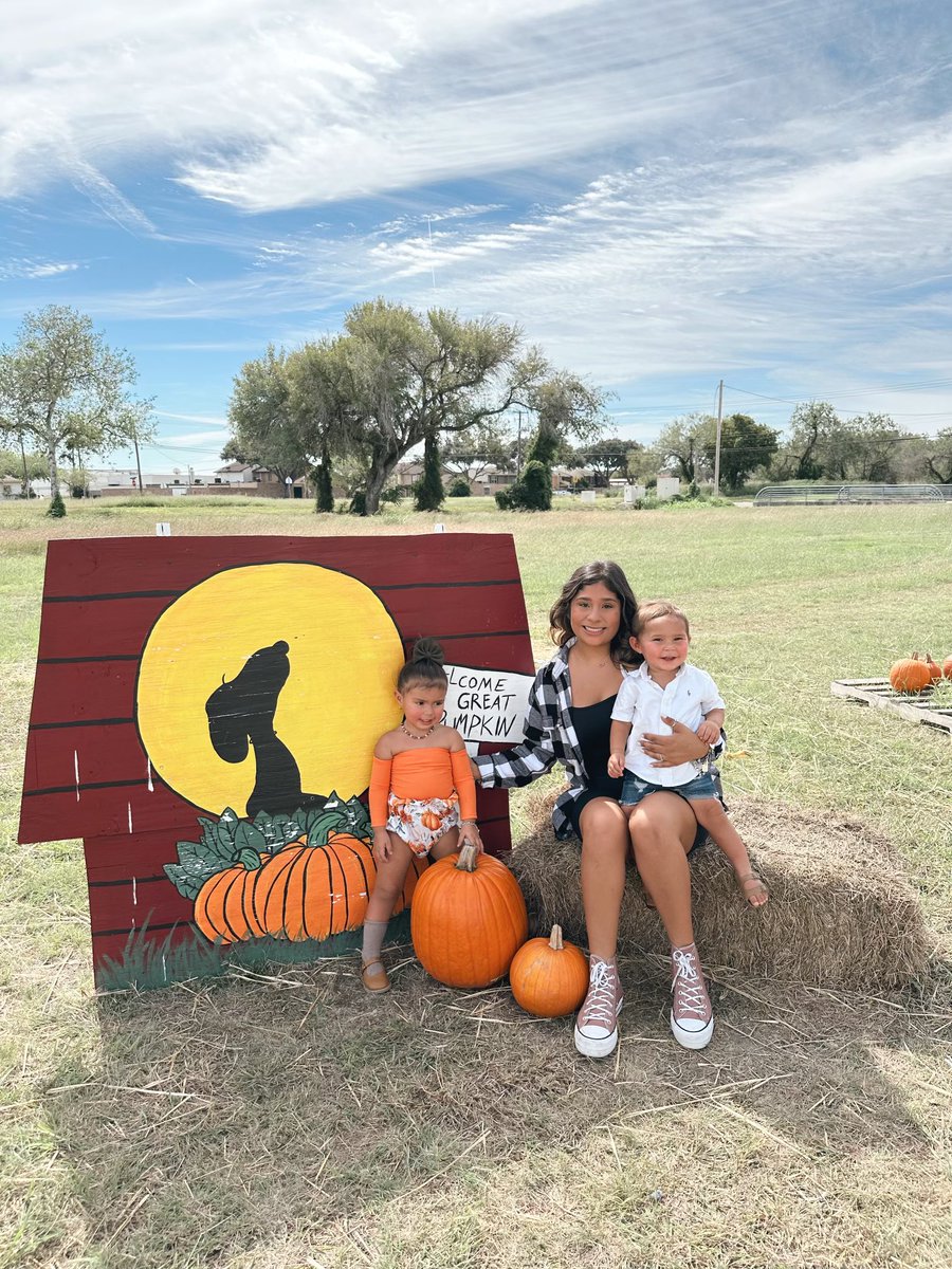 Little appreciation post to this wonderful women I call mine thanks for everything you do. I will forever cherish the memories we had as kids now we are raising kids of our own your doing an amazing job mama. 
I love you 🫶🏼