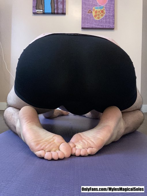 I love me some Sunday afternoon stretches 😊 https://t.co/zReT2D17Xh