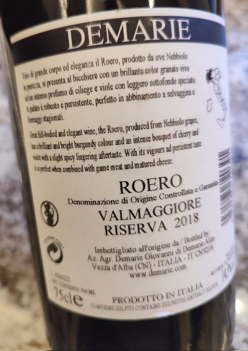 Sunday evening dinner by @juliadarwen of braised steak and an equally grand Roero Riserva from our friends Paolo and Monica @DemarieWines Nebbiolo is such a grand grape