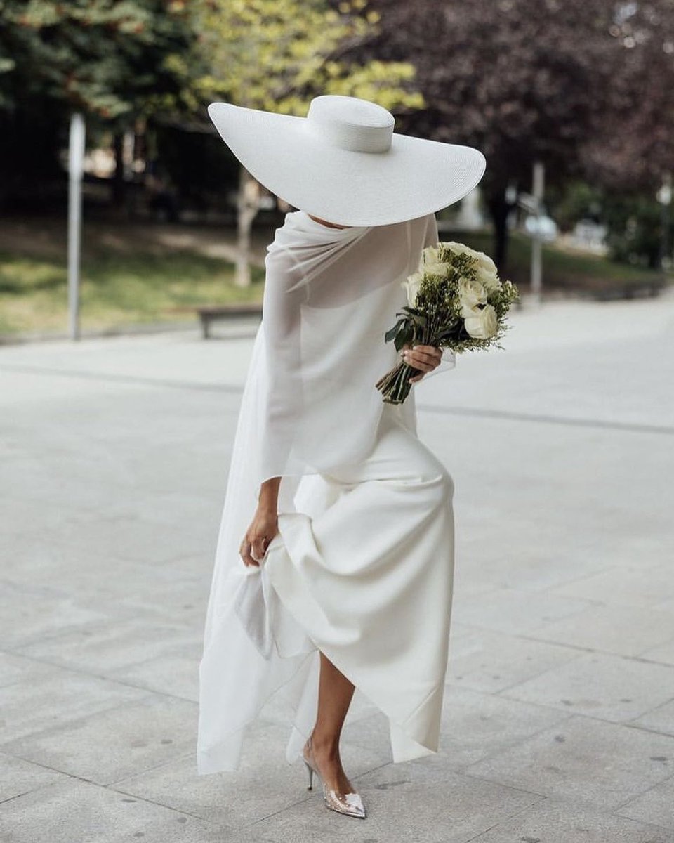 unabodaoriginal's tweet photo. La novia que se ha hecho viral esta semana. Flechazo total con ella 💕#boda #bodas #bodasdiferentes #wedding #weddings #casament #casamento #matrimonio #blogdebodas #unabodaoriginal #weddingphoto #weddingphotography 👗 @sophieetvoilabridal 📷 @kiwo_estudio👰‍♀️ @dra.graciabanon https://t.co/AoksQHxjVu