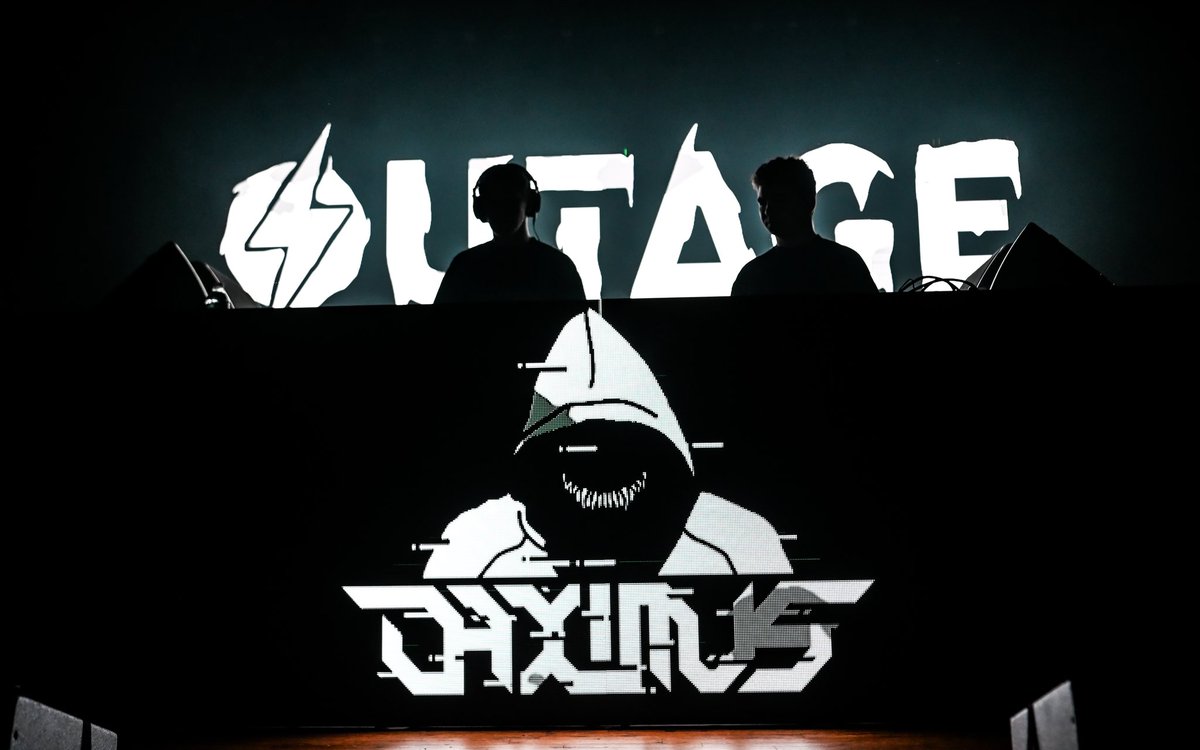 ConcordHall's tweet image. Incredibly hype Friday night w/ @holdubz , @killfeedmusic , + @OUTAGEofficial b2b Daximus ⚡️💯❤️‍🔥 let’s do this again sometime, Chicago 🤘

📸 @calvophoto