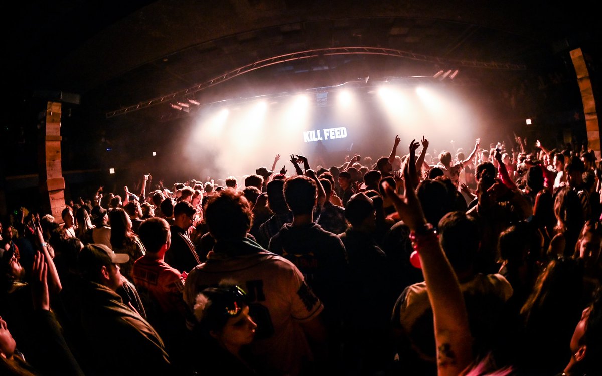 ConcordHall's tweet image. Incredibly hype Friday night w/ @holdubz , @killfeedmusic , + @OUTAGEofficial b2b Daximus ⚡️💯❤️‍🔥 let’s do this again sometime, Chicago 🤘

📸 @calvophoto