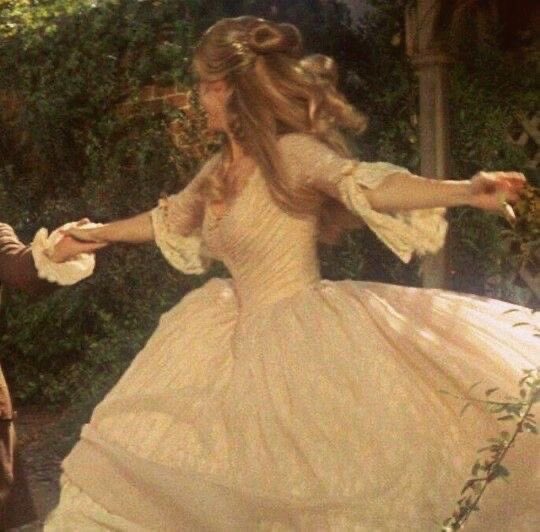 bellaiscrazier's tweet photo. “marry me juliet, you’ll never have to be alone.” https://t.co/lJkdWa8Rgz