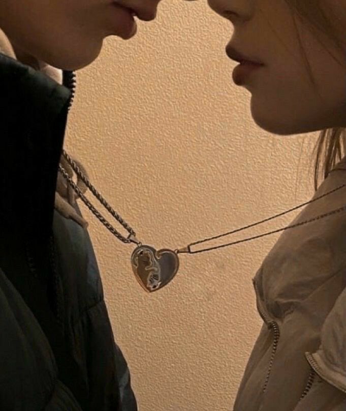 bellaiscrazier's tweet photo. “marry me juliet, you’ll never have to be alone.” https://t.co/lJkdWa8Rgz