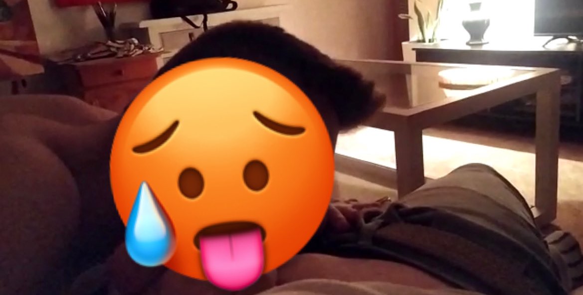 ayer quedé con un colega y estuvimos toda la noche bebiendo cerves y jugando a la play… en el momento que ya íbamos contentos x el alcohol m tiré a su rabo y empecé a comérsela a saco🥵🥵🥵🥵🥵🥵

rt y t paso el video sin censura x dm😳