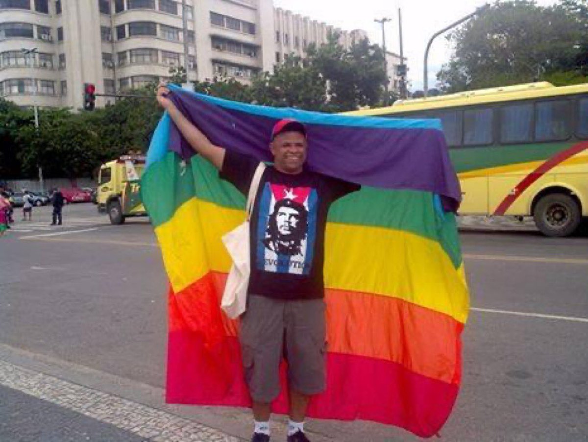 EmmaRincon's tweet photo. ¿Quién le quiere contar lo que hacía el Che con los gays? https://t.co/GBEVNOdw8d