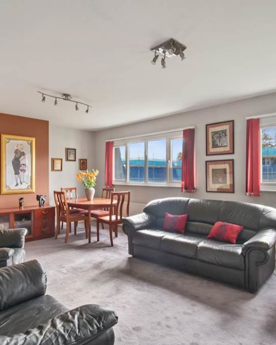 MartinCoCP's tweet photo. FOR SALE 🏡 Two Bedroom Apartment in Nicholas House, Park Court, Crystal Palace. £390,000. 
Secure your viewing today. Call 0208 771 9990 or email the team crystalpalace@martinco.com https://t.co/t9H4ezMmta https://t.co/jwAJ6UAn5t