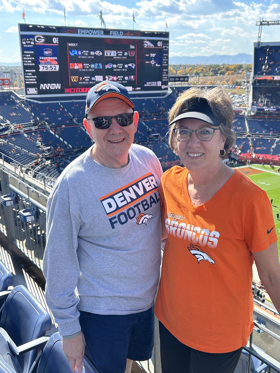 jeritz1's tweet image. Packers-Broncos on a beautiful afternoon at Mile High Stadium.
