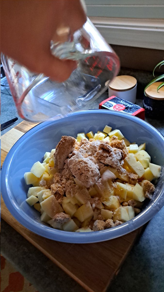 InkedDeviant's tweet photo. My Dad Gifted Me A Few Pounds Of Farm Fresh Apple 'Seconds'...
No Brainer.
My Delicious Apple Crisp. Times Two.
Yes, I Bake Tooโบ๏ธ
#applecrisp #timestwo #sharingiscaring https://t.co/Z0yJnXdqlx