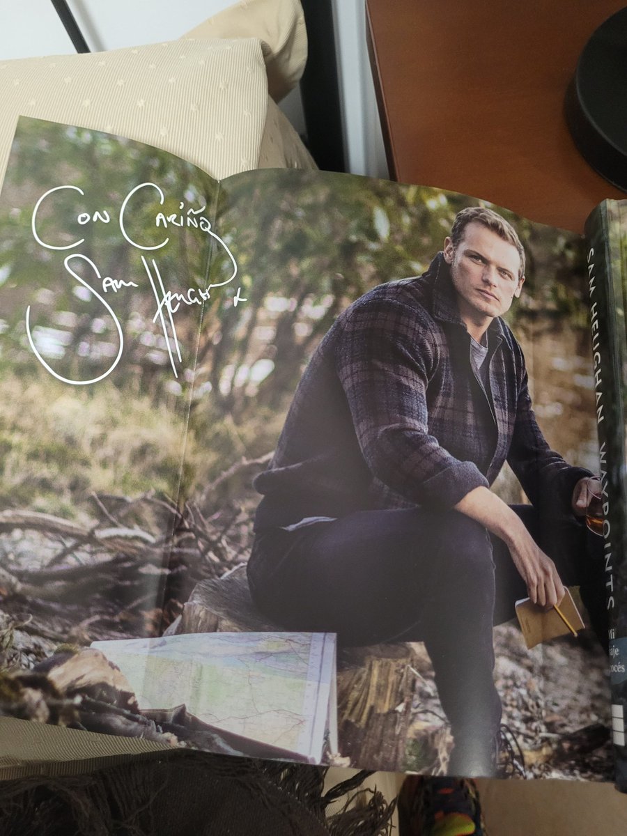 Palmira73992004's tweet photo. @Hswiss1H @SamHeughan I have my book in Spanish, I have enjoyed it very much.
Thank you very much #SamHeughan
#WaypointsBook https://t.co/xib3HRCfoc