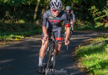 REPORT &amp; INTERVIEW: Host club rider Grace Inglis posted a new course record in the Muckle CC event on Prospect Hill, while Kieran Wynne-Cattanach (Team Lifting Gear Products) won the men’s event.

cyclingtimetrials.org.uk/race-report/25…