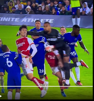 CraniumO's tweet photo. "Totally different from Onana V Wolves. Don't see what Sanchez did wrong here, a keeper has to clatter like a steam train into strikers and take players out to reach the ball, it's part of the game..." https://t.co/Knj7m526nN