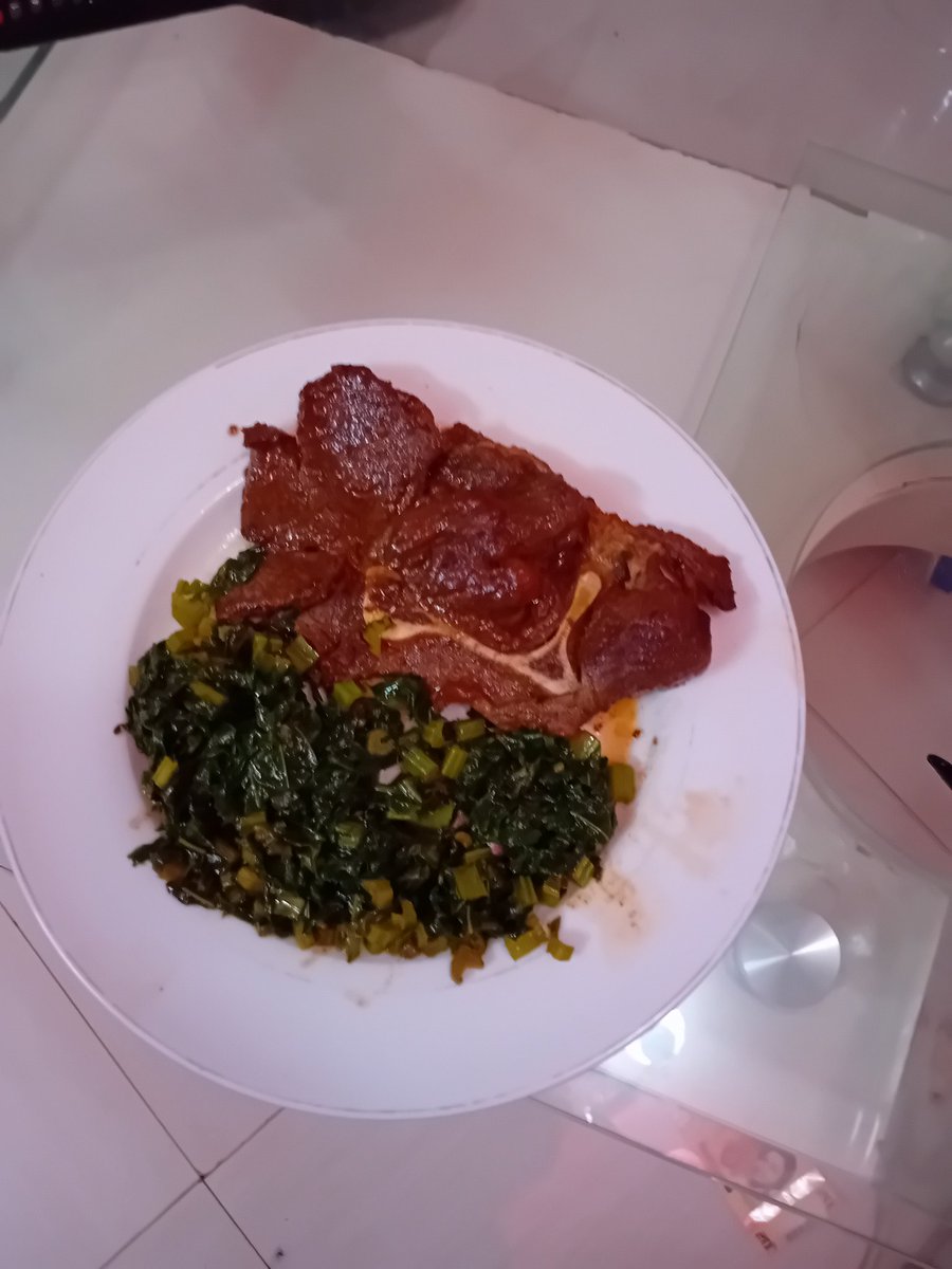 gospelmatondi's tweet photo. Hey @TeamFuloZim am back in my lonely kitchen enjoying #steak from Texas butchery and #Covo from madam's backyard garden in MashEast, for the next few weeks kunakirwa chete. The downer #Mazoe orange crush. In-between meals #maputi https://t.co/8BUHrfu26q