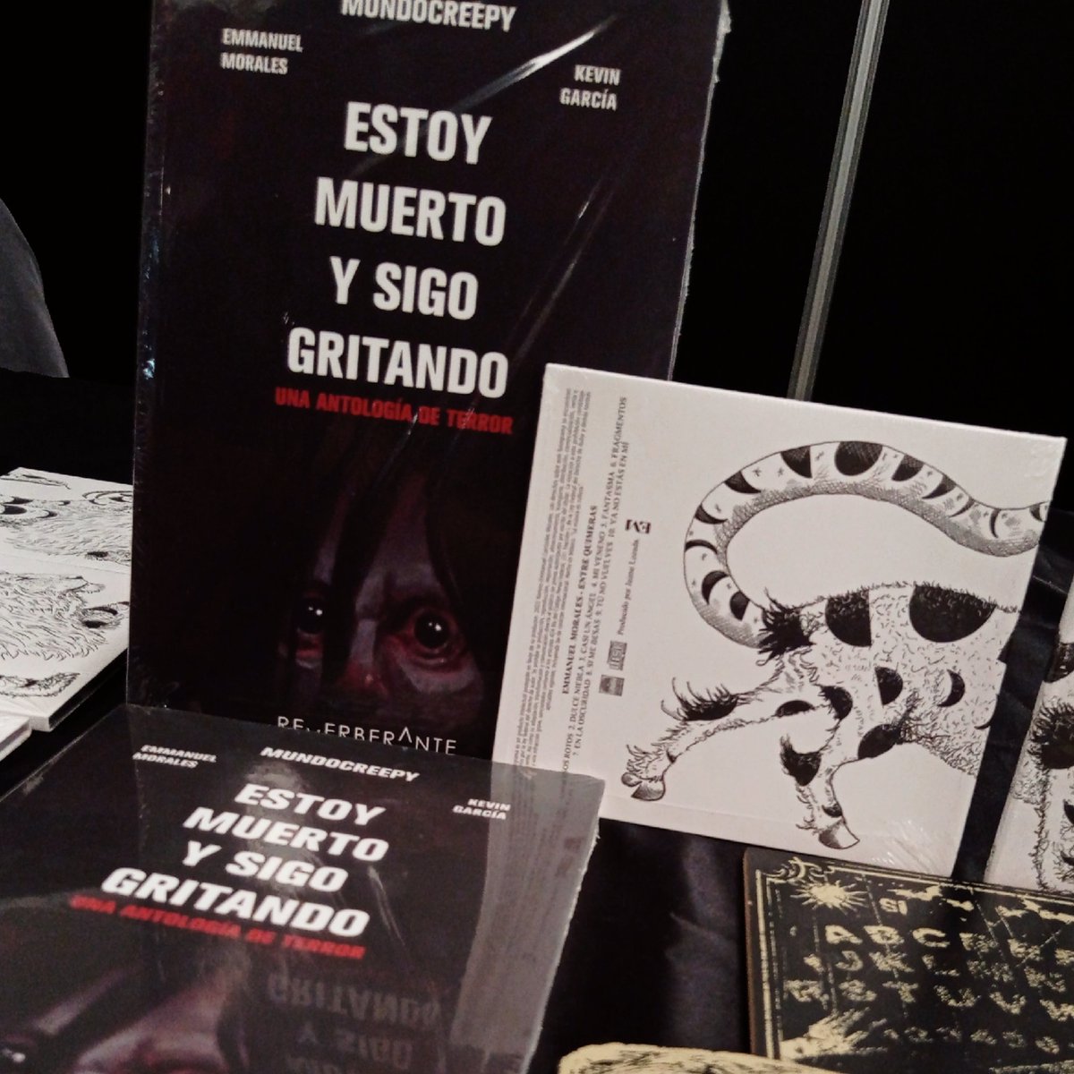 CreepyMundo's tweet photo. ¡Empezamos el segundo y último día del #TerrorFest Saltillo 2023!

Les recordamos que hoy tenemos presentación a las 2PM en escenario, y el resto del día estaremos en nuestro stand, por si quieren tomarse la foto, por una firma o a comprar nuestro libro (o el disco de Emmanuel). https://t.co/bV7DgvOtlQ