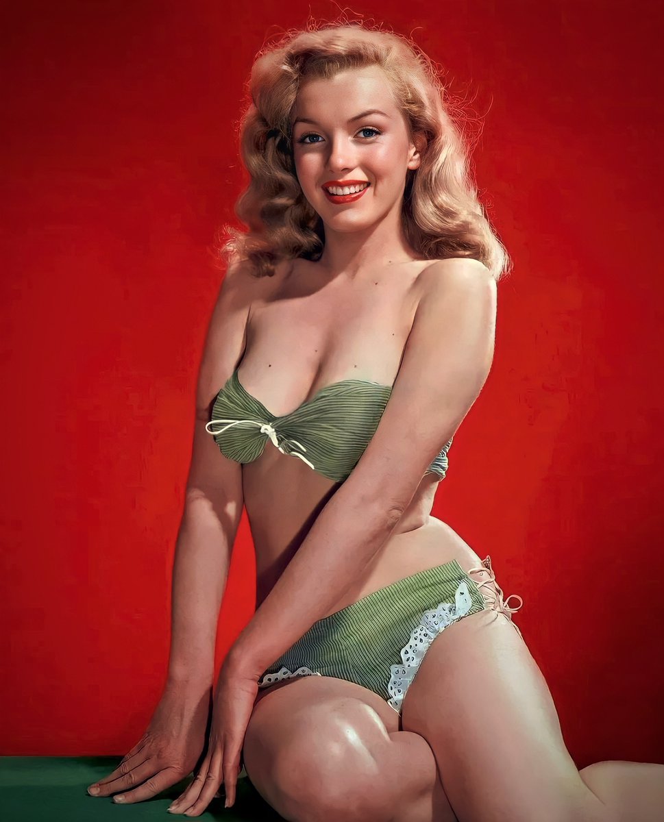 MarilynDiary's tweet photo. Marilyn Monroe in her early modeling days. This photo by Laszlo Willinger, 1949. https://t.co/0ABuR7WvHa