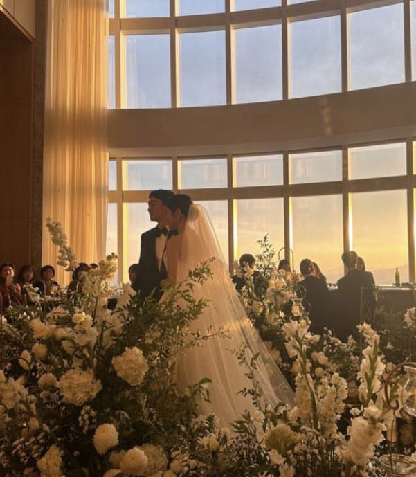 Korealoversk's tweet photo. Como todo un líder de grupo #SUHO interpretó su éxito #letsLove en la boda de #CHEN ❤️ 
Felicidades a los ya esposos!! 
#jongdae_wedding #EXO #EXOL https://t.co/skSQwdaprq