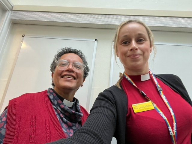 Last Friday the chaplains wore red, to give the red card to racism @LeedsHospitals @Leeds_Childrens @LDShospcharity @LTHT_BME @LTHTTherapyCSU