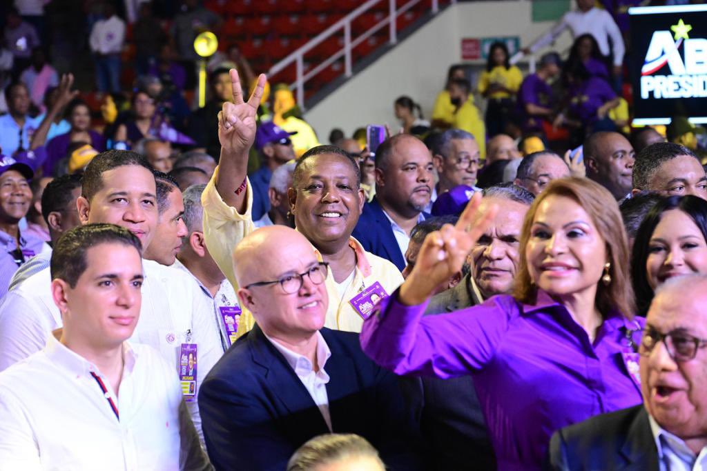 DominguezBrito's tweet photo. Con gran entusiasmo, alegría, orden y la mística que caracteriza al @PLDenlinea proclamamos a nuestro compañero @AbelMartinezD como Candidato Oficial a la Presidencia de la República por nuestro partido, el de la estrella amarilla.

#AbelEsTransformacion
#ComienzaLaTransformacion https://t.co/S9gGcrUHhf