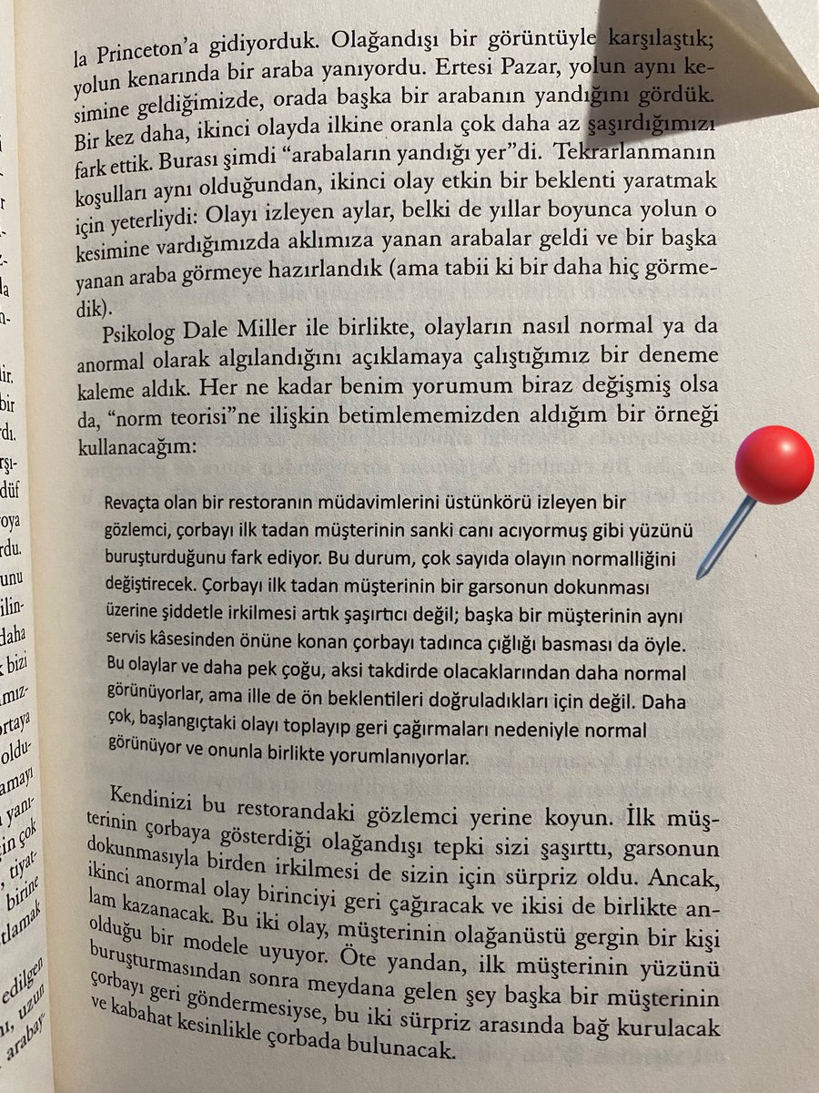 Koşullu düşünüyoruz. Bizden önce, bizim yerimize düşenenleri taklit ediyoruz. Genelde tercih ettiğimiz bu kolaylık bizi yanıltıyor. 
#DanielKahneman kitabı #HızlıveYavaşDüşünme bu hafta sonu iyi geldi ✅