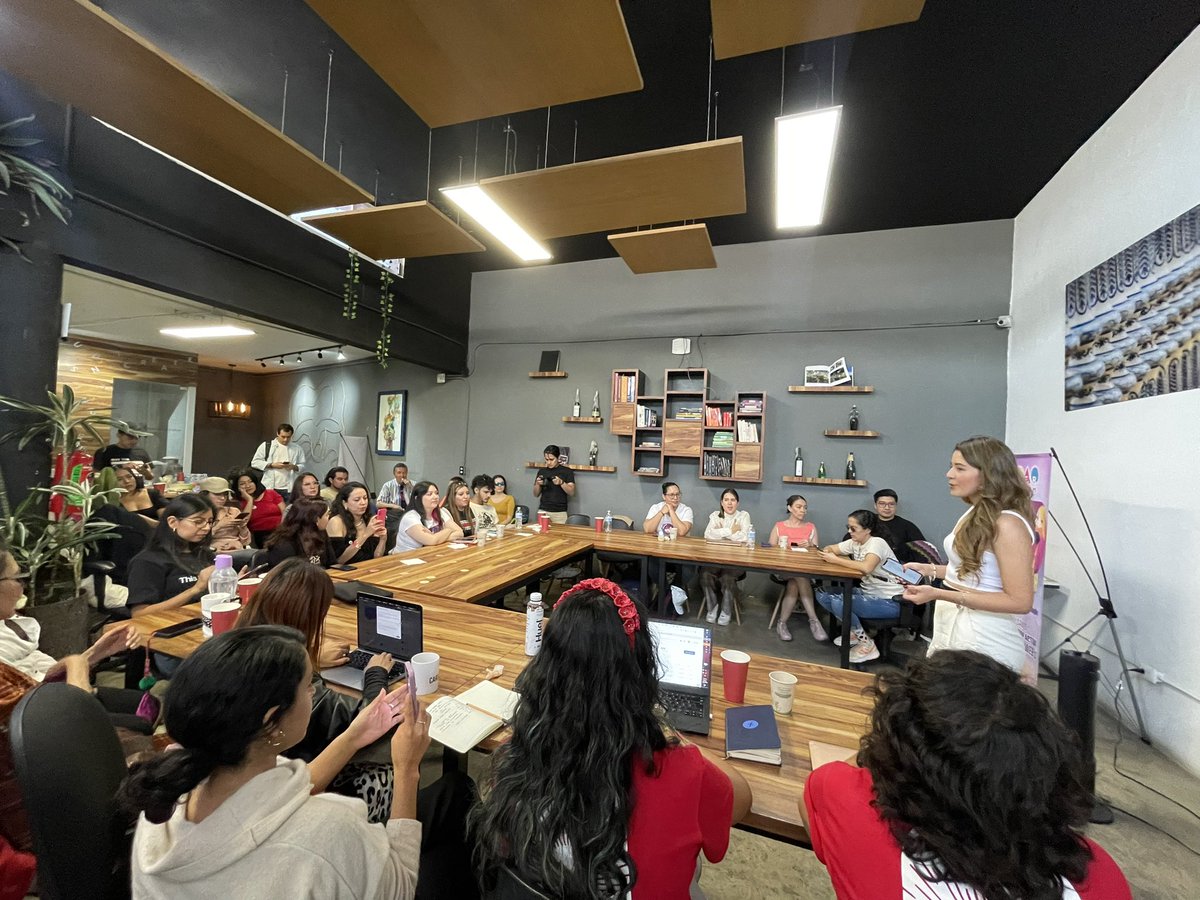 herdaolatam's tweet photo. Segunda Charla. ‘Experiencia de trabajar y construir en Arbitrum’. Con @AnaTech_eth
#Web3Brunch @herdaolatam @WAGMILatam https://t.co/p1DdPvpJhq