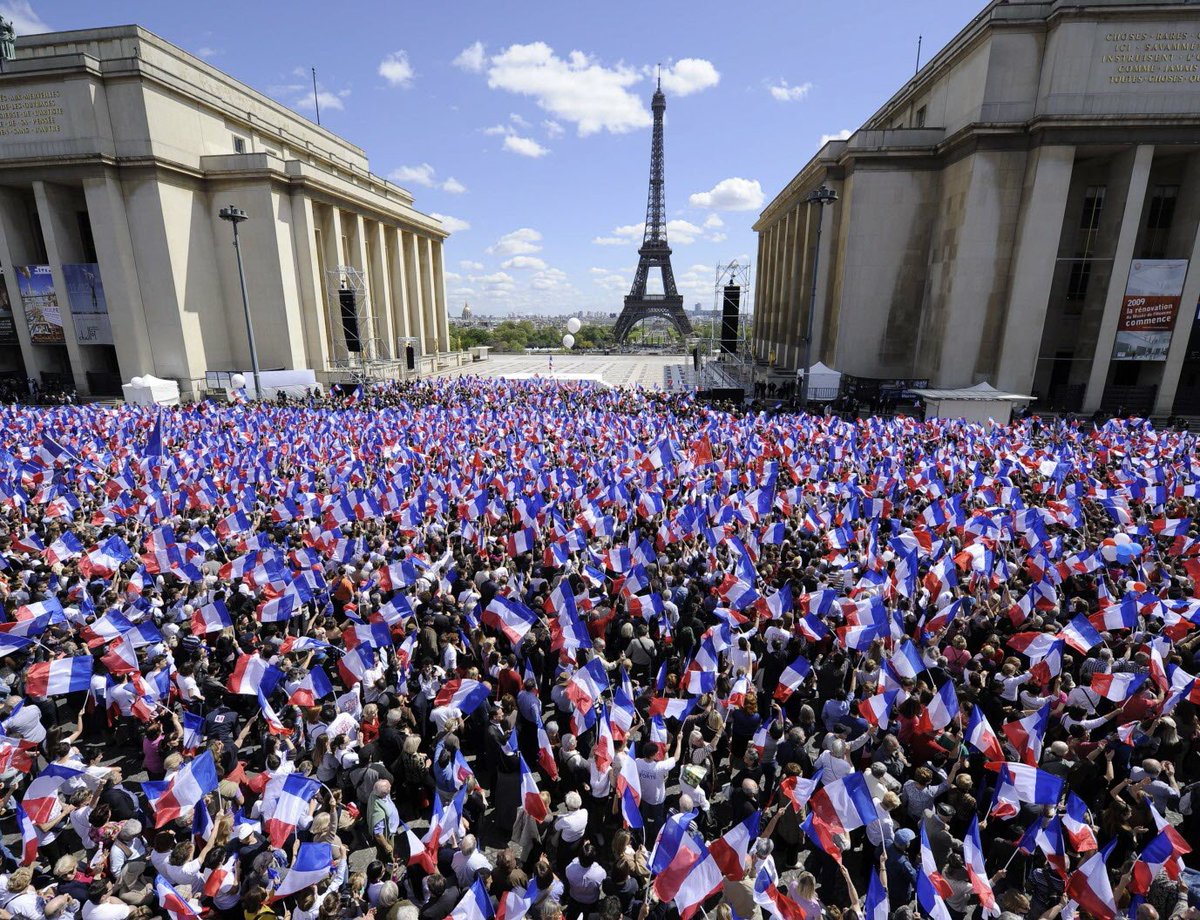 EmmanuelleBris4's tweet photo. Non Jean-Luc Mélenchon, voici la France. 🇫🇷 https://t.co/XV7Et1x7Bw