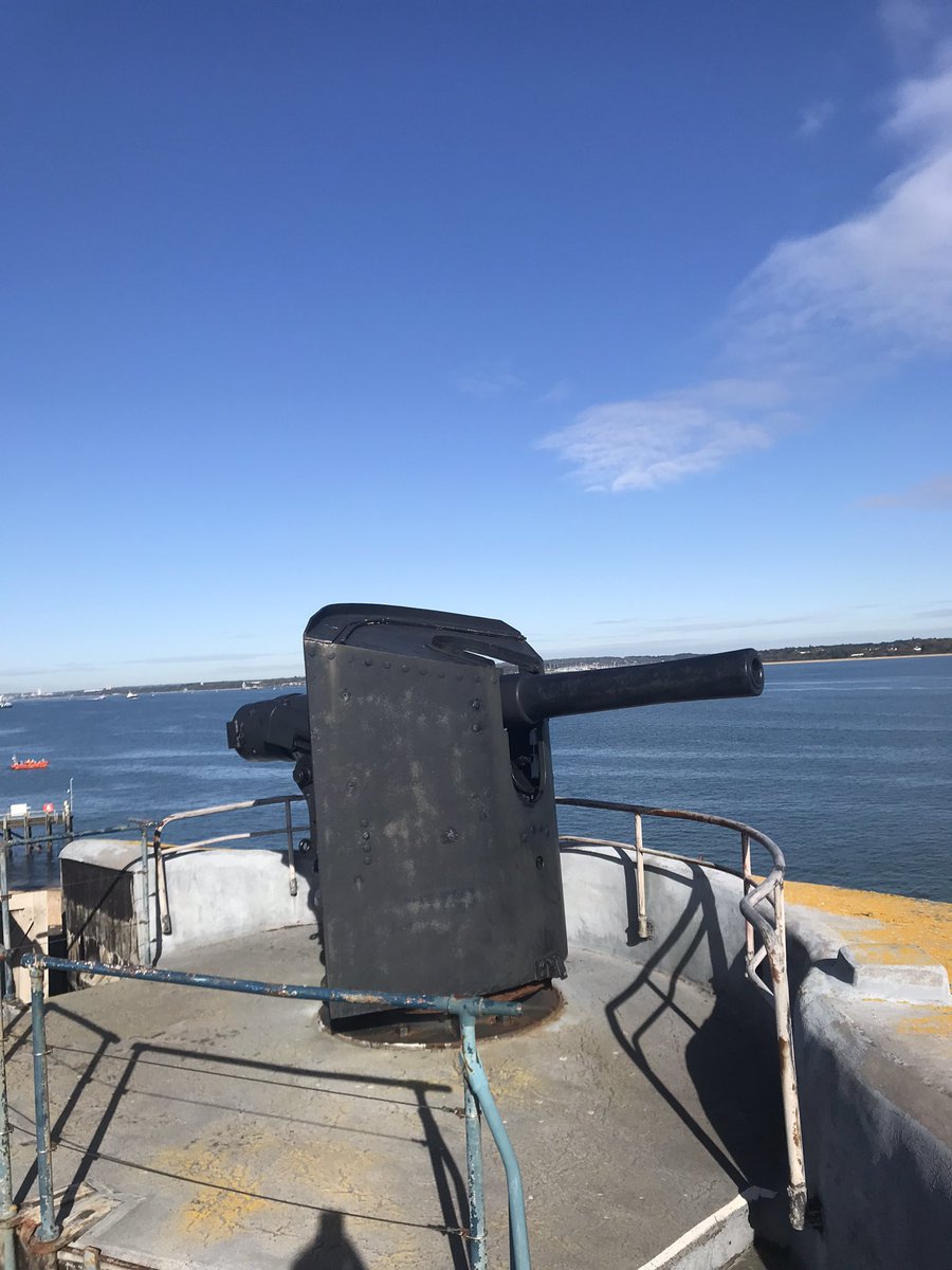 psr1967's tweet photo. @georgeemmett8 @UKDefJournal Great photo George....have you visited Calshot Castle on the Solent...took this earlier today https://t.co/7NVmZRlGpY