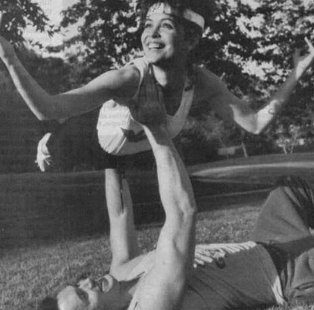 Silversmeasures's tweet image. Sometimes, having fun with your best friend is all the therapy you need. @MaryPageKeller and @tigianpage are definitely friends for life. Looks like they are having a  whole lot of fun 🤣 #LoveIt #FunDuo 🤩
#SmilingIsContagious 🤣 #SettingAPerfecrExample #GoodNightTwitterWorld