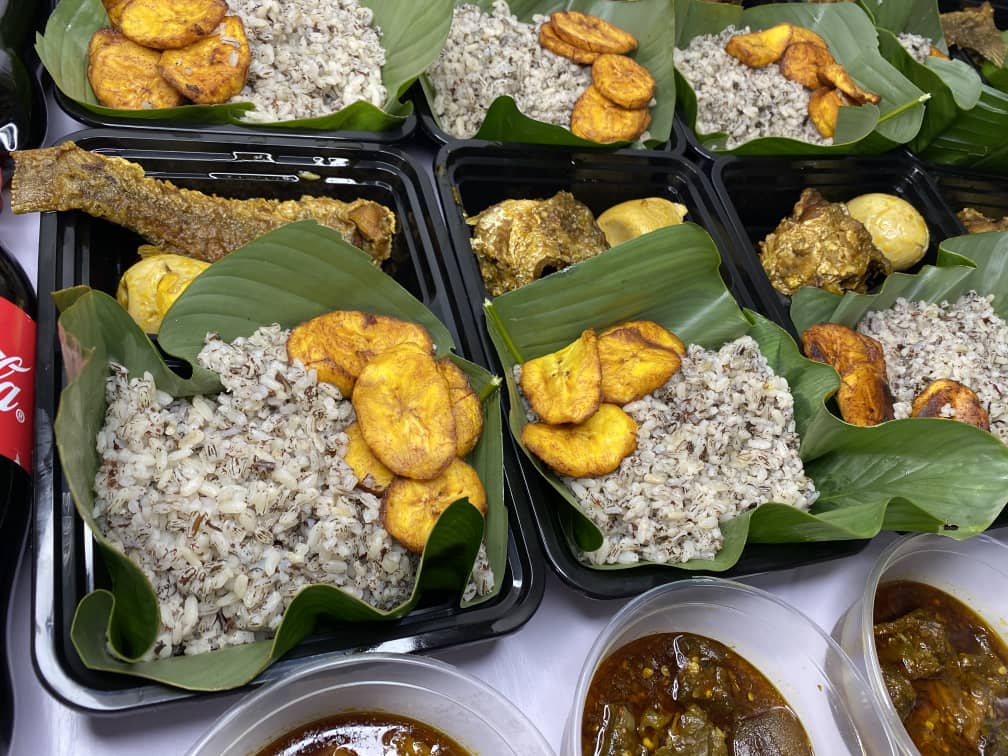 Pallettendrapes's tweet photo. Happy Sunday X family
We have lunch packs available tomorrow
Please place orders for yourself and your loved ones
Jollof+beef-2500
Jollof+chicken-3000
Ofada+fish-2000
Ofada+turkey-3500
You can curate your lunch packs
#Mrbanks #Ekiti #VendorsPRO #vendors #pagesbydamicommerce https://t.co/2eMJViLyxe