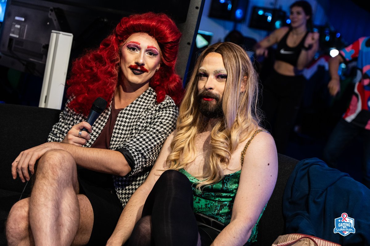 GamingSidaction's tweet image. Transformation terminée pour @feuenlettreux &amp;amp; @Rmng2t alias Emily Tante &amp;amp; Romane Thique.

Retenez bien leur nom...  #DragRace