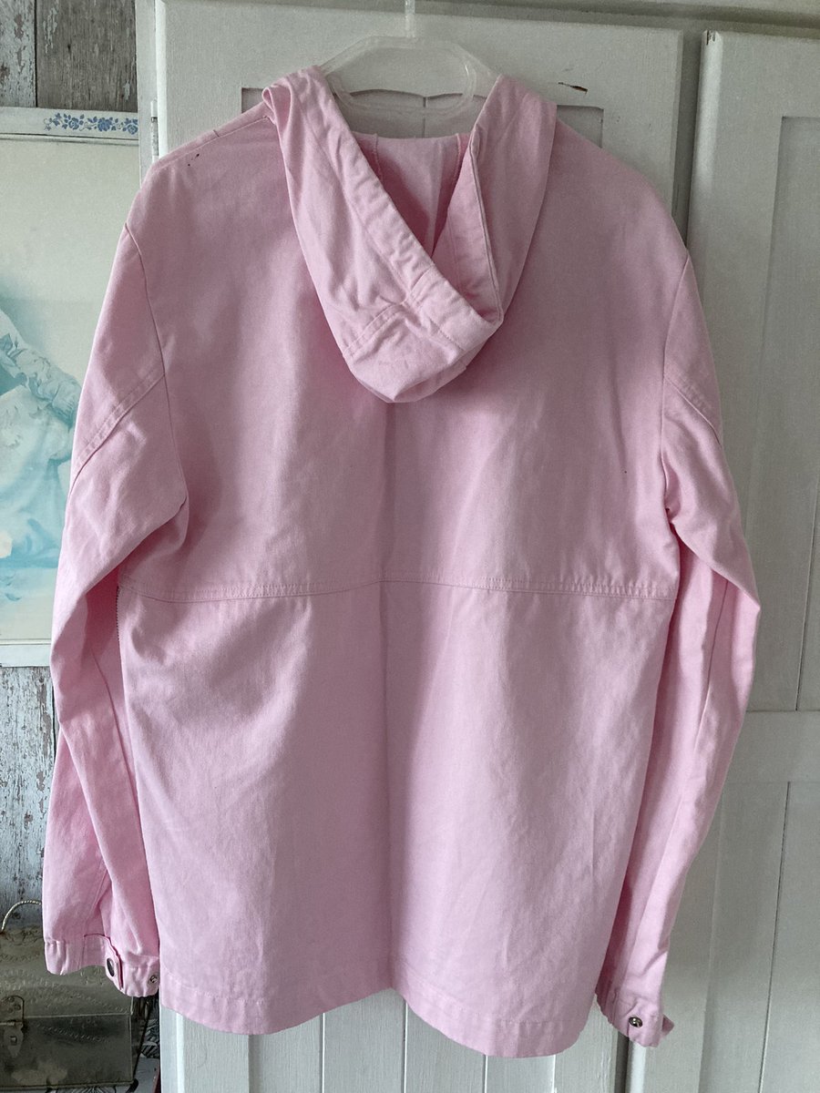 Laura 🐈‍⬛ tweet media