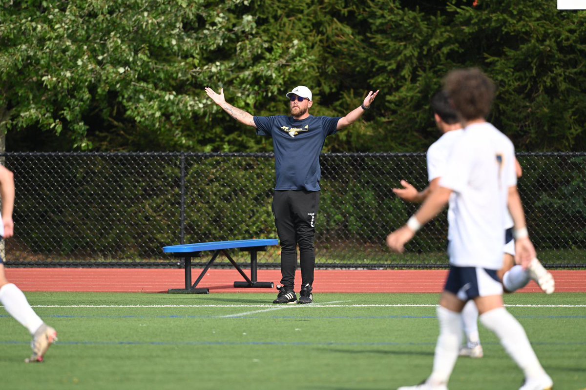 Congrats to  Cantera Coach Robbie Gomez for taking the SJU Golden Eagles to their first skyline playoff since 2017 !