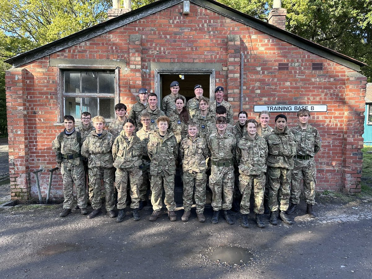 613Sqn's tweet photo. A great weekend for our Cadets learning new skills @RAFAC_SESO @OCHIOWATC thank you @RAF_Odiham for all your support @StnCdrRAFOdiham https://t.co/EIaxdCmo0b