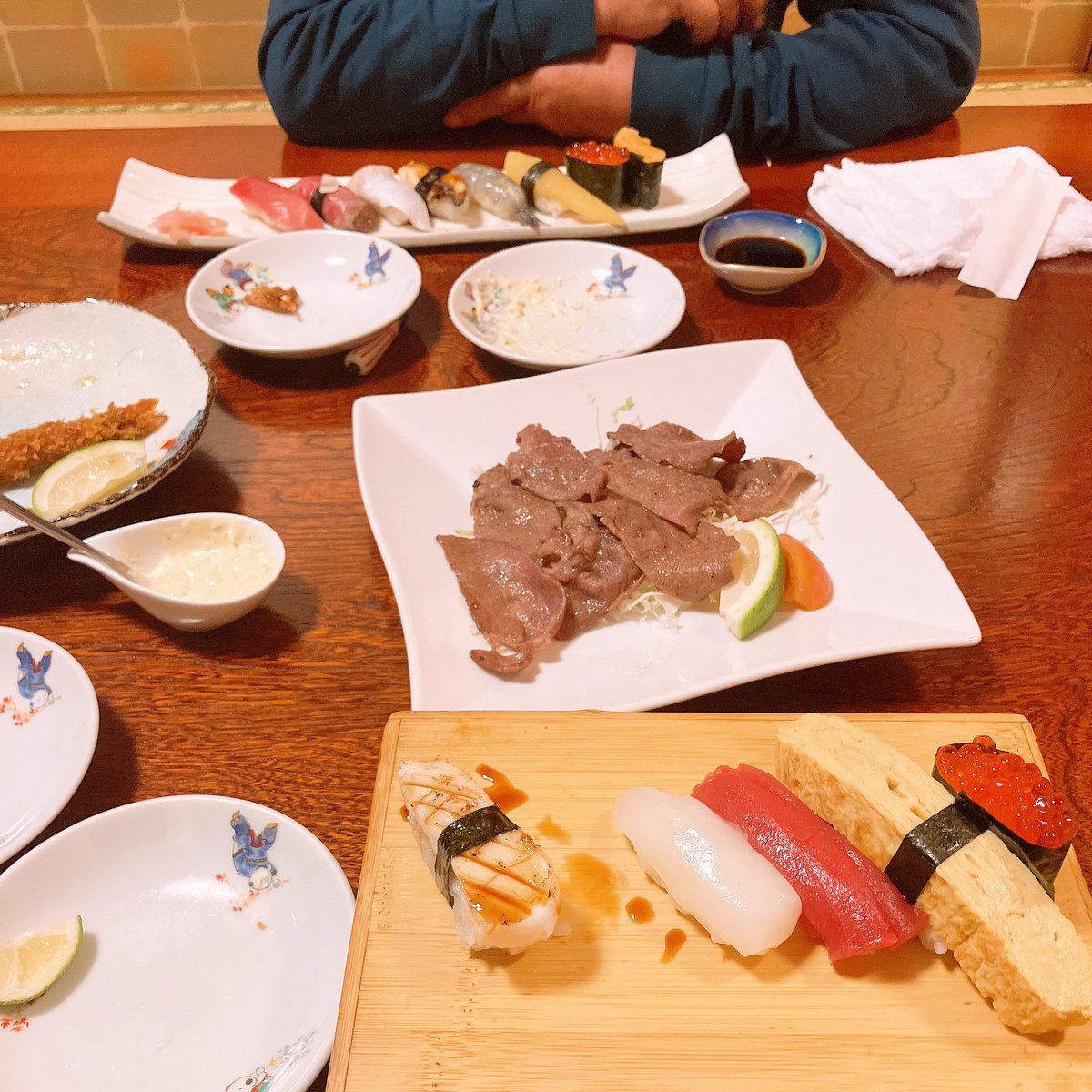 happym_k's tweet photo. 私のおすすめの居酒屋をお父さんに紹介してあげた！
どれも美味しかったなぁあ！！
ほんで次の日は、弟とお父さんと焼肉(￣▽￣)
私のお誕生日祝いで2人が奢ってくれた！
ありがとう！

#居酒屋
#焼肉 https://t.co/T32K9MGiLN