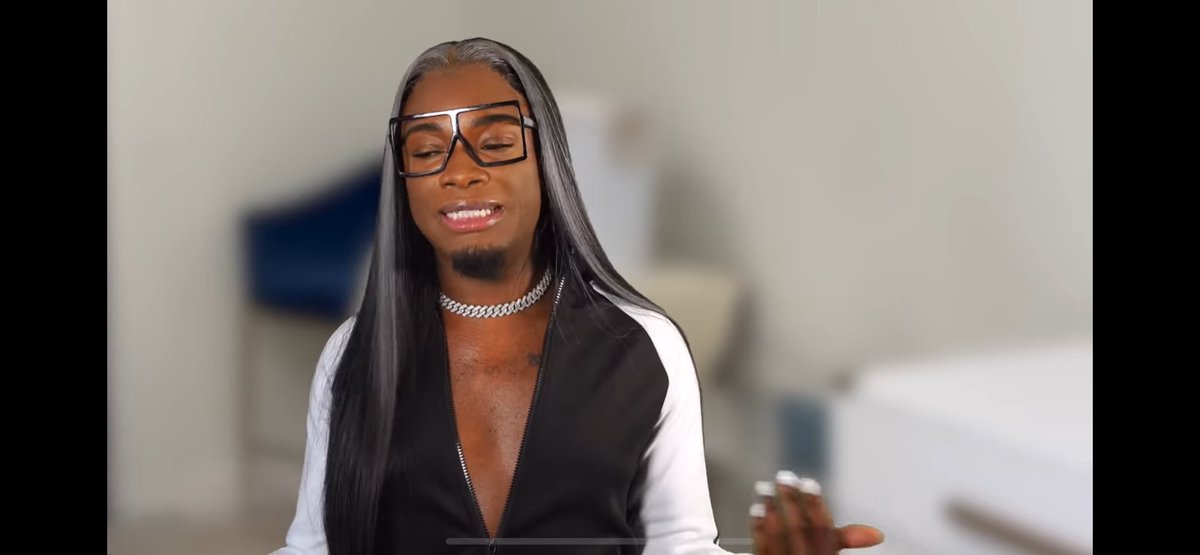 DereckHarmon's tweet image. The 40 inch bussdowns are a lot to take in on this season. 

Save some inches for the gworls on the show. 🥴😂😂

#chasingreality #chasingatl