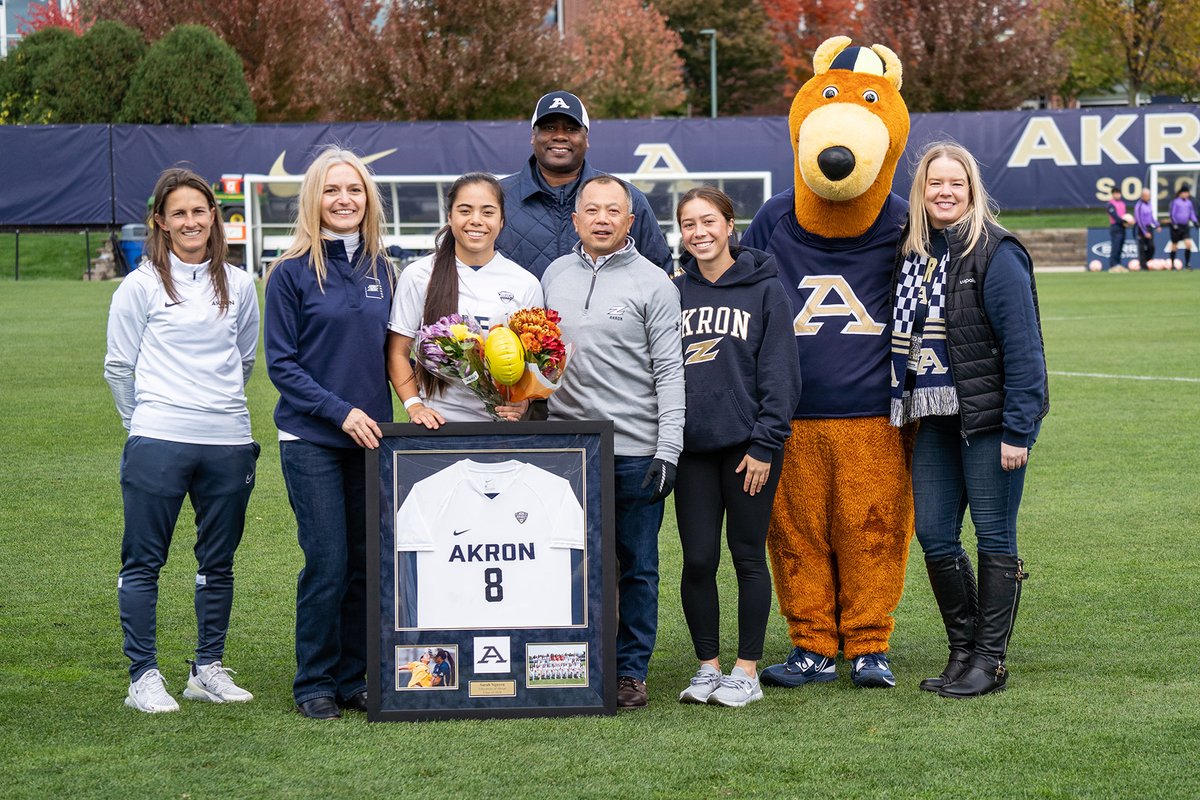 ZipsWSOC's tweet photo. 👏 congrats to our @zipwsoc seniors

#GoZips | @ZipsWSOC 🦘 https://t.co/Cl0bnpz8cQ