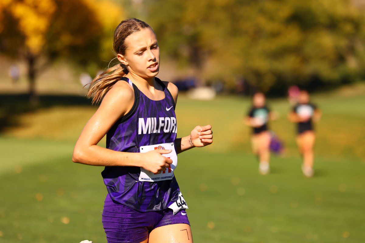 PrepRunningNerd's tweet photo. Bloomin' Nerd was our 'volume' shooter for the Class C and D girls races.  As she has done all year for northeast Nebraska meets - including shooting two District locations in a three-hour period - she rose to the occasion in Kearney. https://t.co/Hb4mVkwwWH