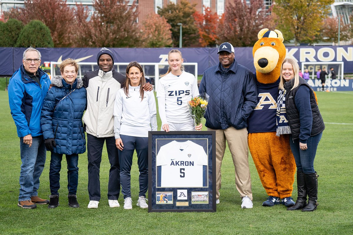 ZipsWSOC's tweet photo. Some @ZipsWSOC Senior Day ceremony photos

#GoZips | @ZipsWSOC 🦘 https://t.co/7MY2EEtXT2