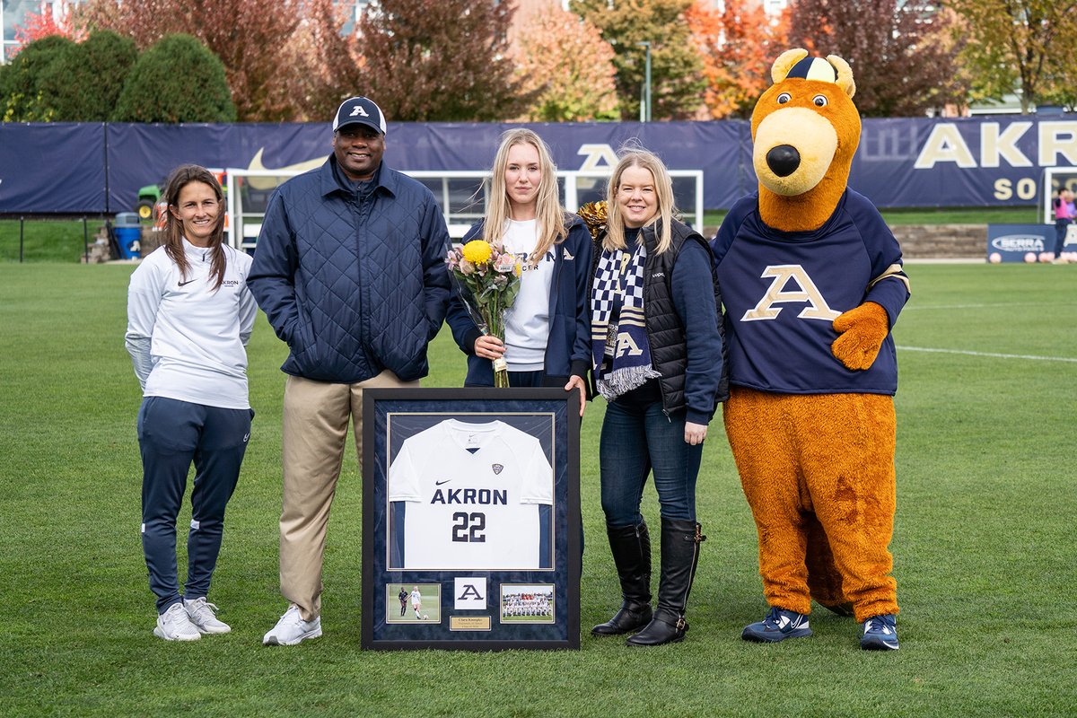 ZipsWSOC's tweet photo. Some @ZipsWSOC Senior Day ceremony photos

#GoZips | @ZipsWSOC 🦘 https://t.co/7MY2EEtXT2