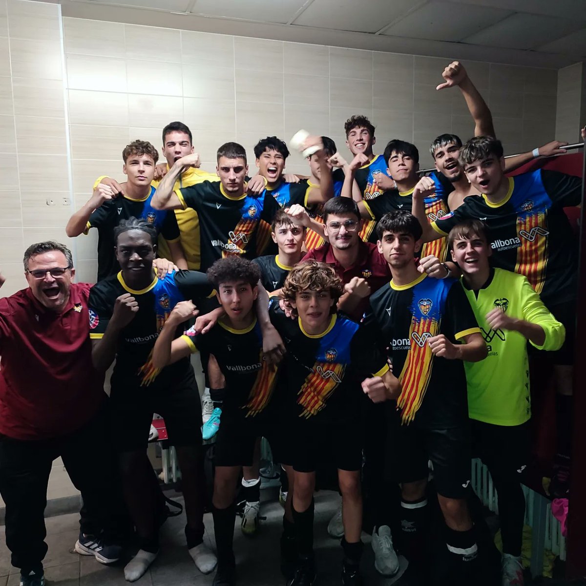 cdatnazaret's tweet image. Victoria de nuestro #juvenilA como visitante. C.D.Don Bosco "A" 1 - 3 C.D.At.Nazaret 
Muy bien #equipasso, seguimos trabajando chavales!!!
#somnazaret
#elsentimentdunbarri
#LoQueNosUne