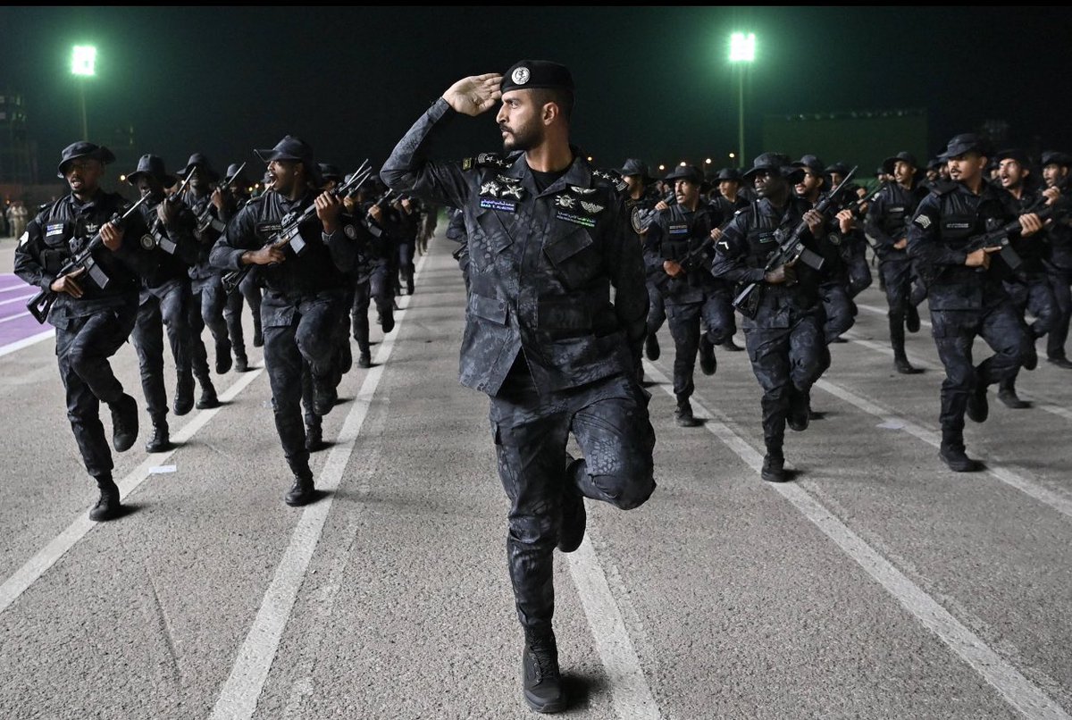 NewsNow4KSA's tweet photo. القوات الخاصة للأمن والحماية تواصل التدريبات الميدانية في التمرين التعبوي المشترك الـ(5) لقطاعات قوى الأمن الداخلي.
#تمرين_وطن93 https://t.co/ZeKYN0bGgA